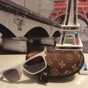 New with tags Sunglasses